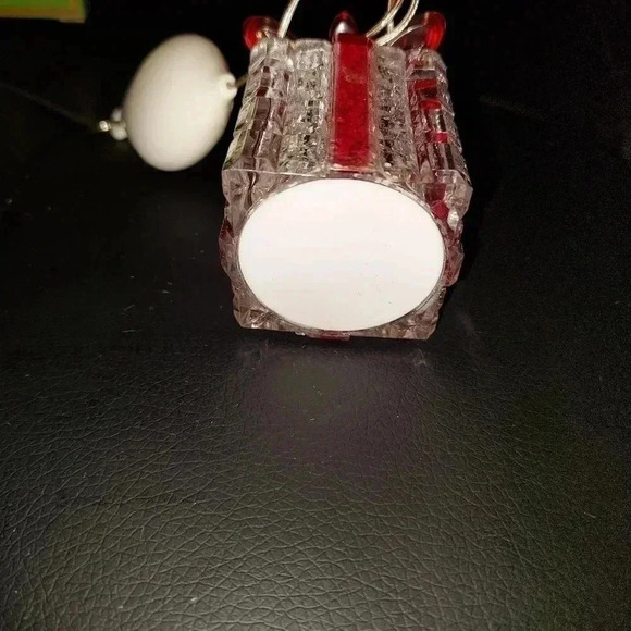 13Acrylic Gift Box Christmas light up Ornaments battery operated. Red and Green - Picture 6 of 16